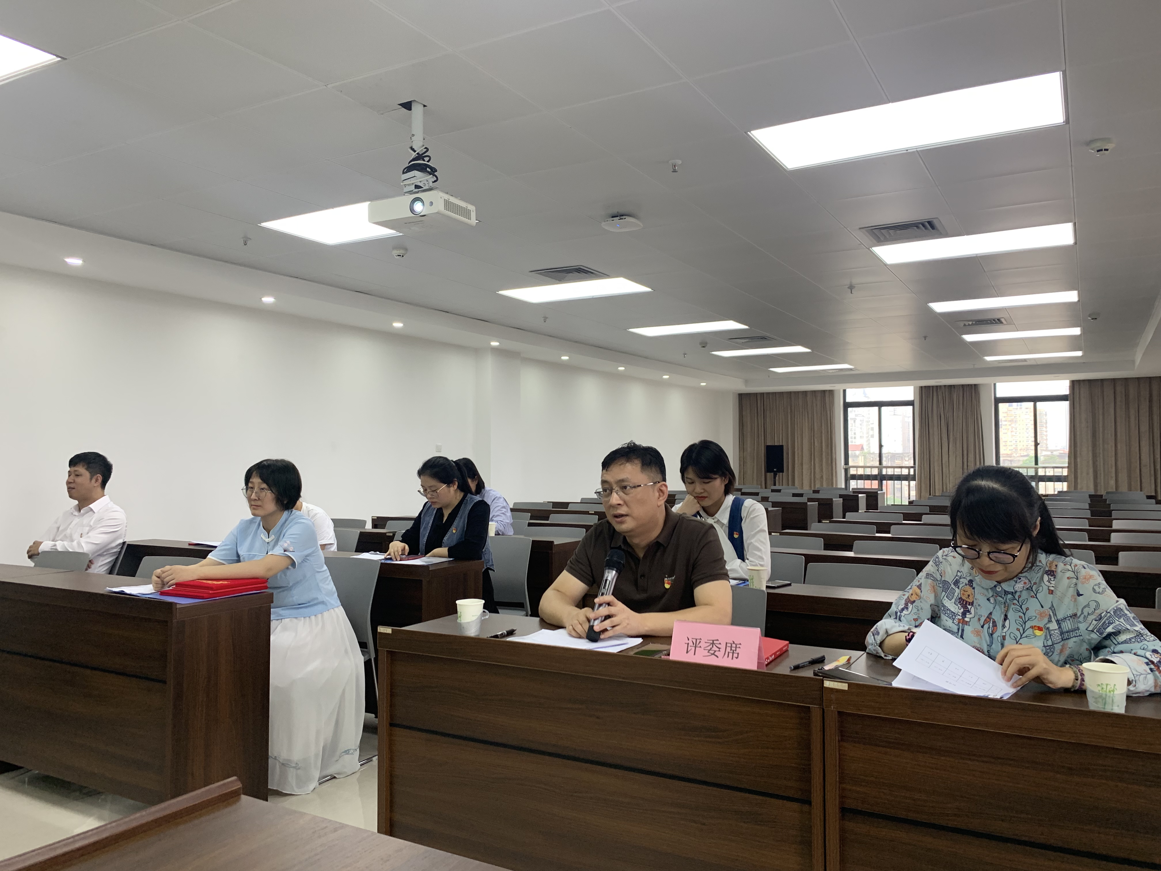 支部书记冯志明同志点评.jpg