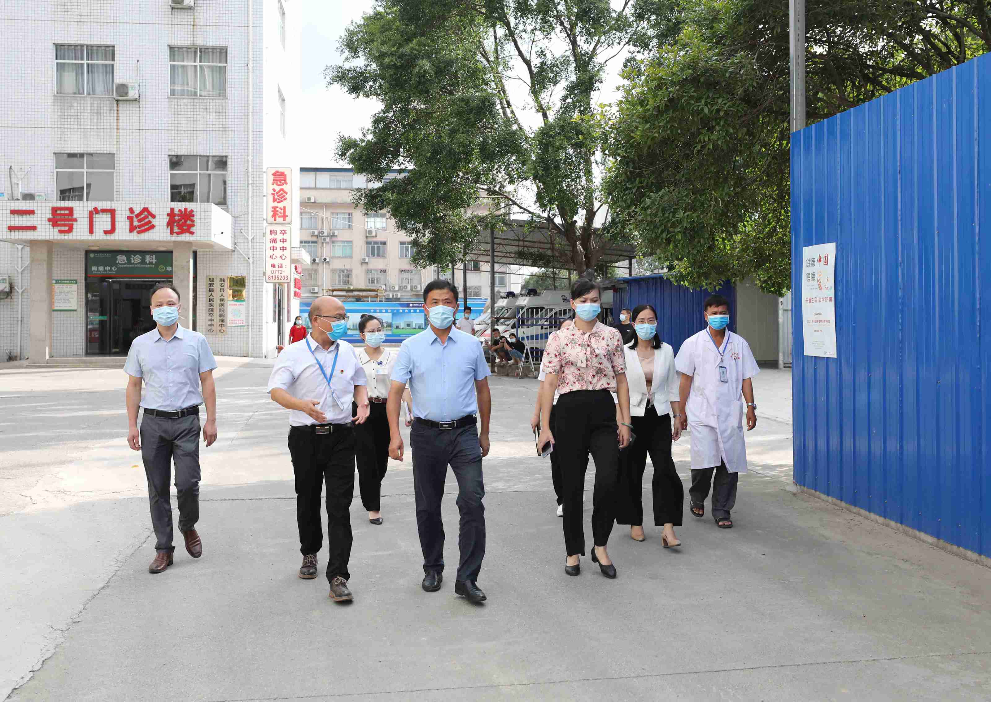 深入基层调研 筑牢疫情防线1。(滕以洪 摄).JPG