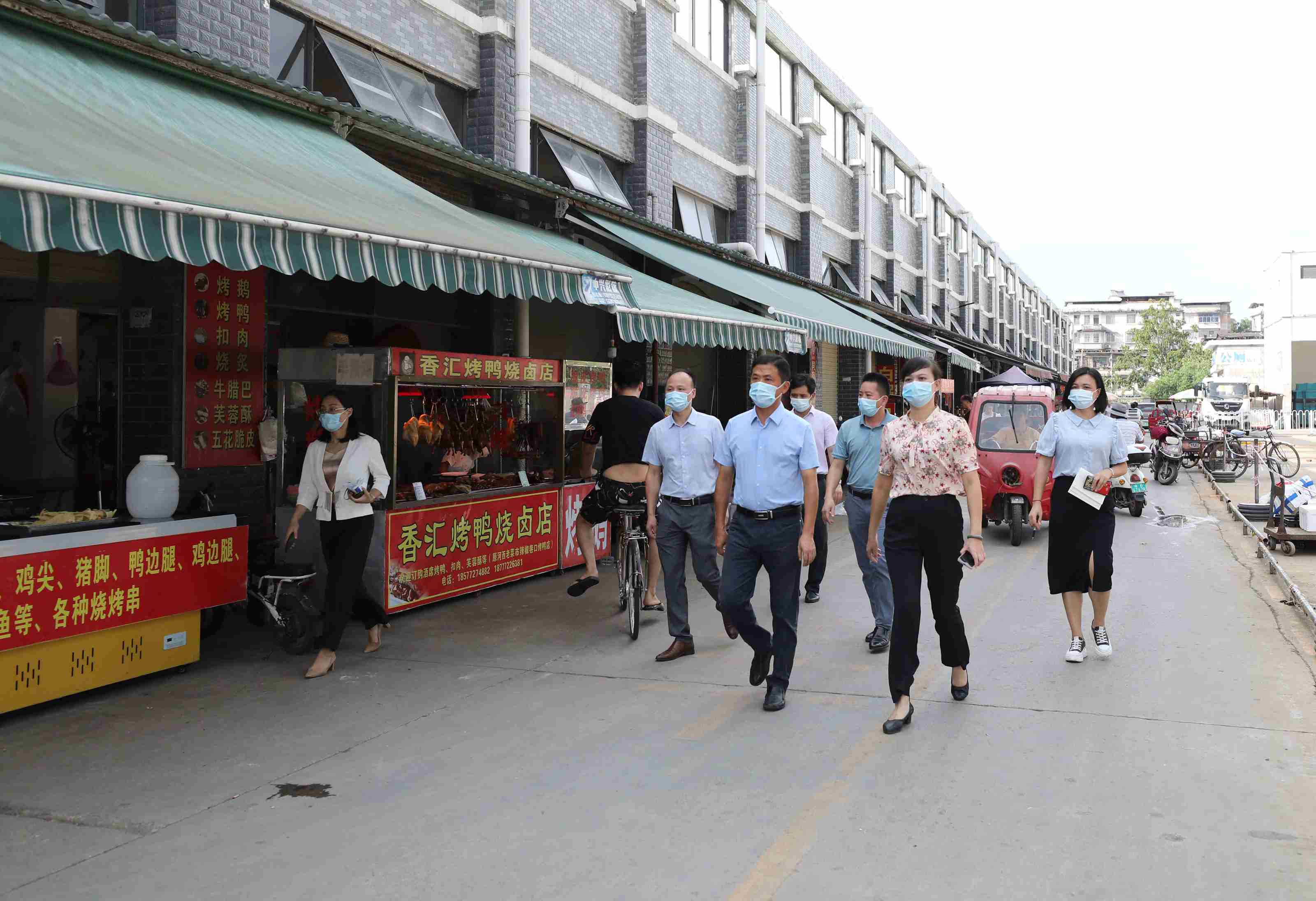 深入基层调研 筑牢疫情防线3。(滕以洪 摄).JPG