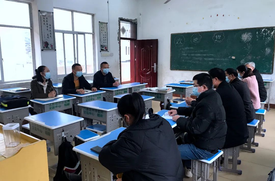 图1:座谈会.jpg