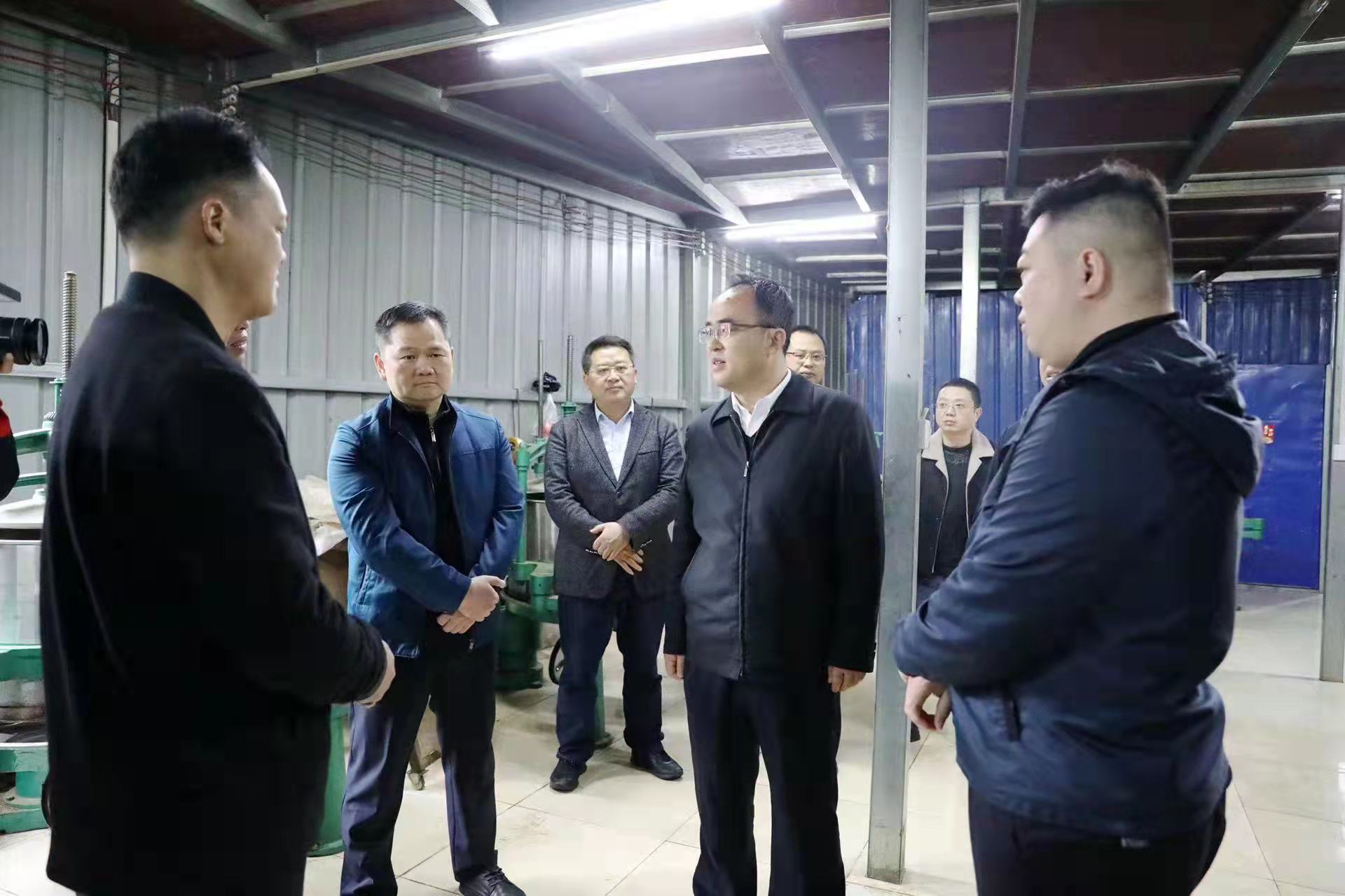 参观唐朝村茶叶加工厂.jpg