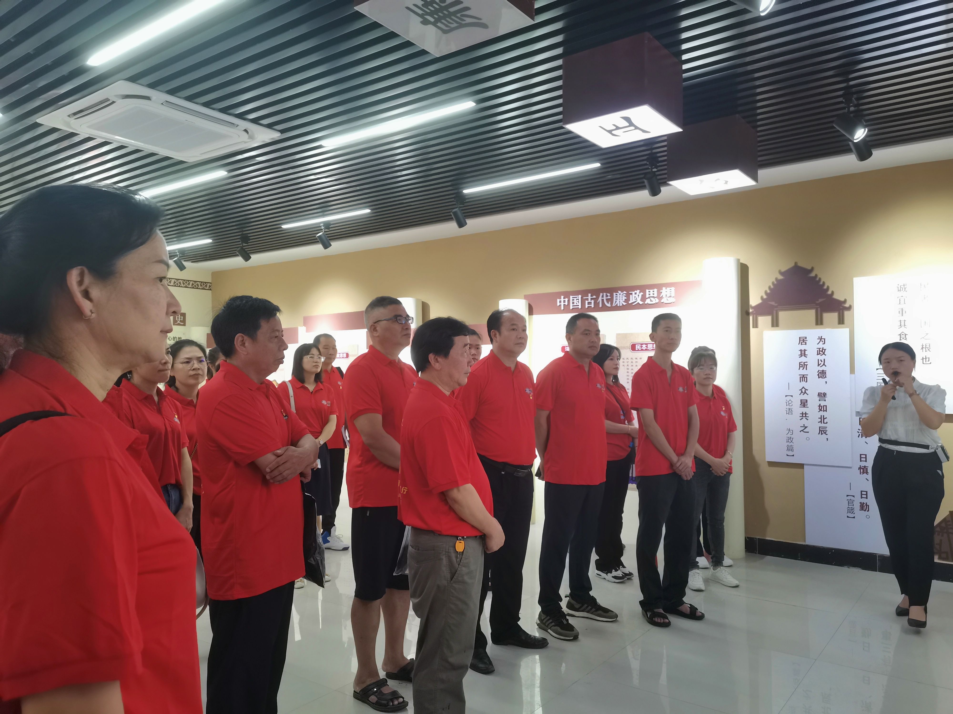 图为参观廉政教育基地现场 (2)(1).jpg